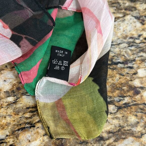 Made in Italy Lightweight Floral And Dog Print Shawl - Picture 4 of 6